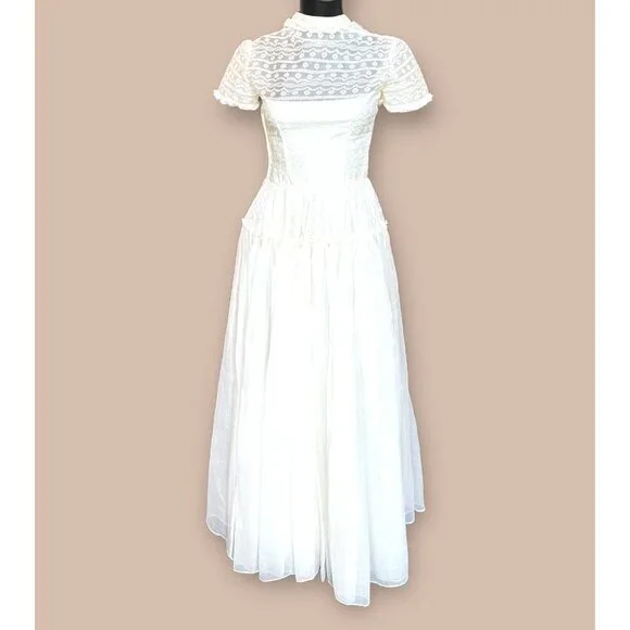 Vintage 50s Embroidered Pageboy Collar Dress